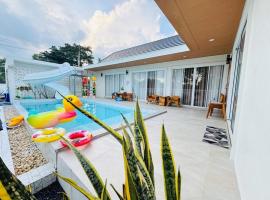 บ้านลินลดา พูลวิลล่าขนอม, maison de vacances à Ban Phang Phrao