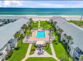 Beachfront Serenity Private Balcony with Ocean View, Shared Heated Pool and BBQ, hotel en New Smyrna Beach