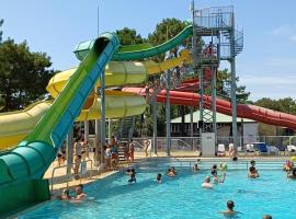 Mobil Home 6 personnes camping 4 etoiles Bonne Anse la Palmyre, hotel a Les Mathes