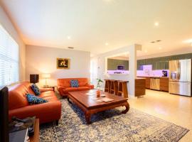 Ocean Days - Luxury Beach Living - Near Everything, hotel di New Smyrna Beach
