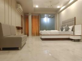 HOTEL NAMO STAR & GUEST HOUSE, hotel en Himatnagar