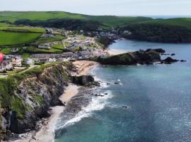 Apartment 3, Ayrmer Cove, pet-friendly hotel in Hope-Cove