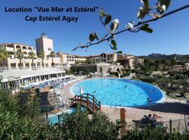 "Location Vue MER et ESTEREL", Cap Estérel Agay-Saint Raphaël, T2, piscines, parking, wifi, ferieanlegg i Saint-Raphaël