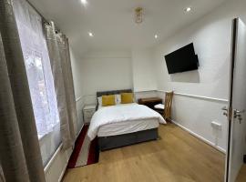 Double Room With Free WiFi Keedonwood Road, rumah tamu di Bromley