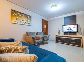 012 - Apartamento espaçoso à 120m Praia de Bombas