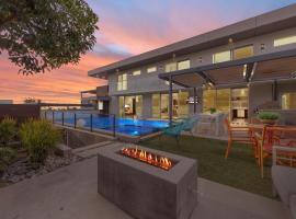 Luxury Coastal Home - Pool, Spa, AC, & Ocean Views, villa i Solana Beach