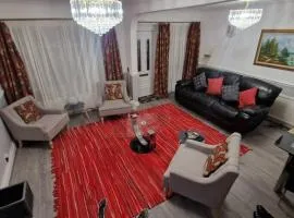 4 Bedroom Luxury Home with Garden in East London