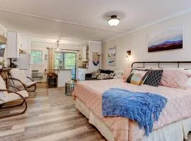 Charming Lake Lure Studio at Rumbling Bald Resort!