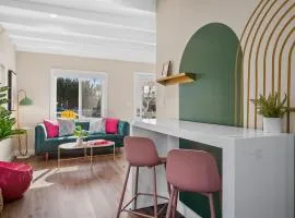 Classic Beach Bungalow - Parking, Private Patio & Pet Friendly!