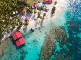 Cabaña privada en Guna Yala isla diablo baño compartido, beach hotel in Cagantupo