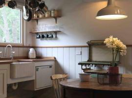 The Pottery Shed, hotel med parkering i Boambee