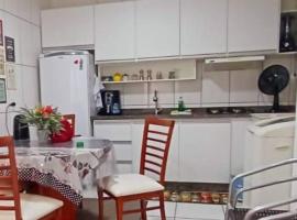 Aconchegante apto, quadra do mar, no Tabuleiro!, apartman u gradu Bara Velja