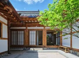 StayMoire Entire Hanok - Central of Seoul