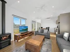 Molly Morgan Vineyard Lovedale Breakaway Villas . Sleeps Up to 6