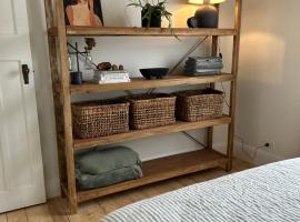 Cozy 2 bedroom cottage - Newly renovated, perfect location for best of Ballarat, lavprishotell i Ballarat