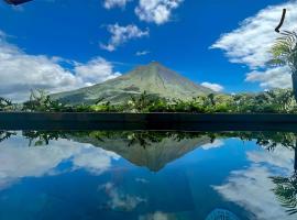 Villas Jawara ! Un Volcán en su Jardín !, holiday home in Fortuna