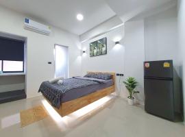 Irich residence South Samrong 6 Kms BTS-Pu Chao, ubytov&aacute;n&iacute; s možnost&iacute; vlastn&iacute;ho stravov&aacute;n&iacute; v destinaci Samut Prakan