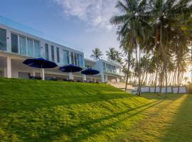Weli Kasba - a 7-bedroom fully staffed beach villa, hotel i Ranna