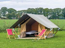 TT Circuit Glamping 2024 incl Stroom, hotel with parking in Assen