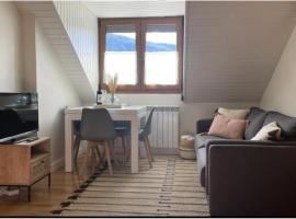 CHECK-IN CASAS Casa Benas, hotel in Benasque