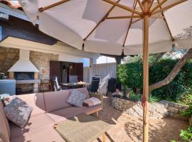 Amazing house, 20 m from the beach, 80 m2, hotell sihtkohas Martinšćica