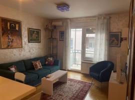 Art-Inspired, Cozy Apartment, apartamento em Vračar (historical)