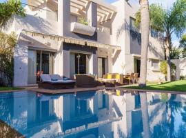 Luxury villa Bouskoura Pearl, vil·la a Casablanca