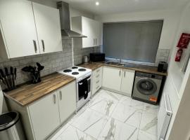 Luxary private detached property, apartment in Brettell Lane