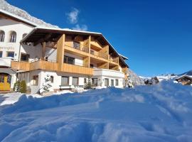 Alpenspitz Appartements - Garni - B&B, ξενοδοχείο σε Racines