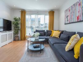 2 Bed town house with Garden in Hackney, London – hotel w pobliżu miejsca Park Victoria w Londynie