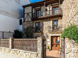 Casa Rural La Fuente del Jerte, country house in Navaconcejo