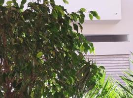 Airport mohamed 5 break apartments, hotel in Derroua