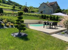 Le Clos Saint Vincent maison avec piscine, מלון זול בVauciennes