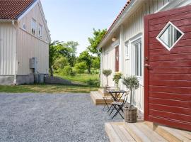 Pr&auml;stg&aring;rden i lantlig milj&ouml; med fyra sovrum, dusch, k&ouml;k och vardagsrum、Knivstaのペット同伴可ホテル