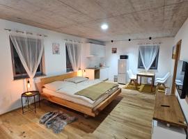 Hajdar & Merisa - Self Check-In 24h, hotel with parking in Mattighofen