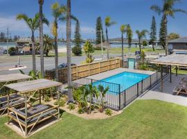 South Pacific Palms Motor Inn, hotel la plajă din Tuncurry