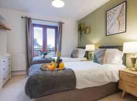 Broughton House with Free Parking, Balcony, Fast Wifi and Smart TV with Netflix by Yoko Property, hotel din Milton Keynes