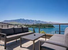 3-bedroom Penthouse Apartment with Spa - The Beacon 1002