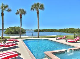 Oceanfront home with heated pool, casa a Sarasota