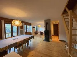 Chalet familial spacieux et lumineux à 5 min du centre, avec balcon, Wi-Fi, proche des pistes - FR-1-342-312