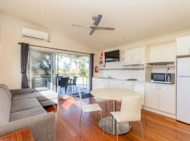 NRMA Eastern Beach Holiday Park, hotel in Lakes Entrance
