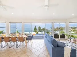 Tomaree Vista, 65 Vista Ave - stylish house with stunning water views, WiFi and Linen