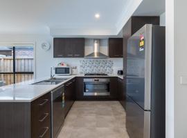 Cranbourne Entire house 4bedroom, hotel v destinaci Cranbourne