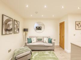 Stylish Homes W/ Fast Transport Links To London, hotel in Bromley