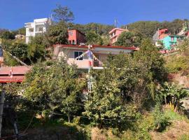 Sacred Trails Homestay, hotel with parking in Burhānilkantha