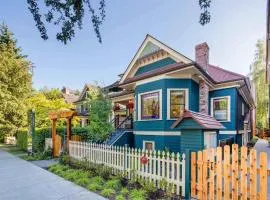 A Gentle Hideaway in the Urban Forest WEST END downtown Vancouver