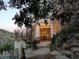 La LUNA Casa rural Vall de Gallinera refugio, hotel barato en Patró