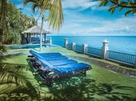 Luxurious & Tranquil Beachfront private villa with private pool