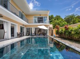 Spacious Villa Dragon D, 4BR, Private Pool, Chalong Bay View, hotel s parkováním v destinaci Ban Klang