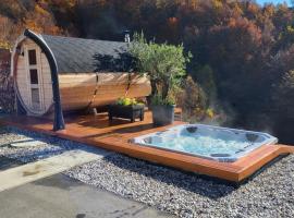 Trebnje에 위치한 호텔 Resort TimAJA - pool, massage pool, sauna